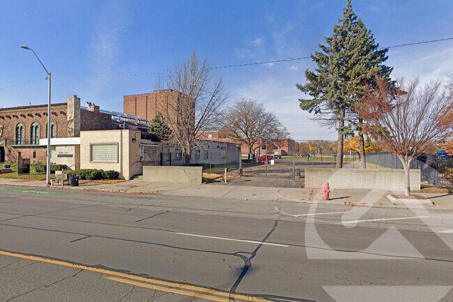 More details for 3333-3335 E Jefferson Ave, Detroit, MI - Health Care for Sale