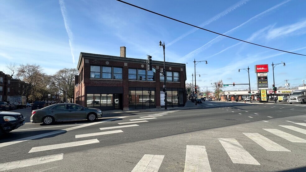 3300-3314 N Milwaukee Ave, Chicago, IL à louer - Photo du bâtiment - Image 3 de 6