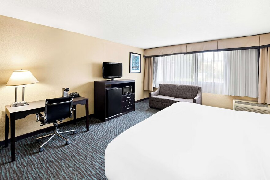 10 Rockridge Rd, Englewood, OH à vendre - Photo du bâtiment - Image 3 de 7