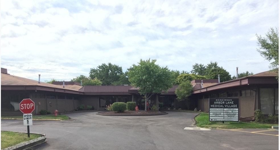 8550-8565 N Silvery Ln, Dearborn Heights, MI à vendre - Photo du bâtiment - Image 1 de 7