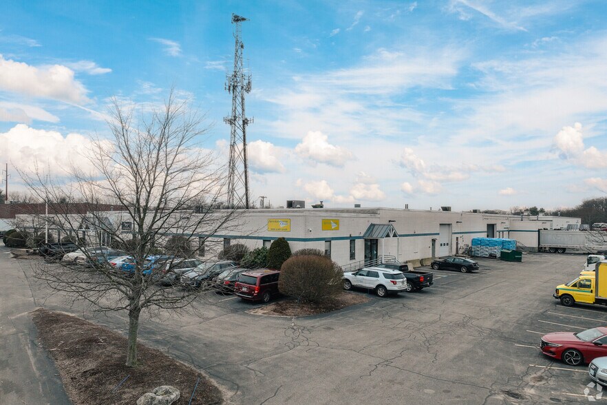 65 Industrial Way, Wilmington, MA à louer - Photo du bâtiment - Image 2 de 8