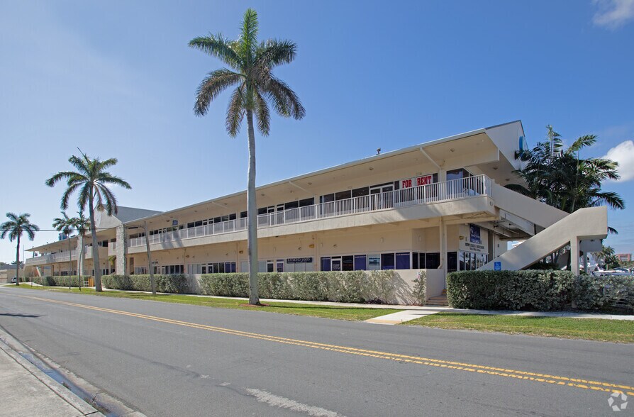 101 N Riverside Dr, Pompano Beach, FL à louer - Photo du bâtiment - Image 3 de 9