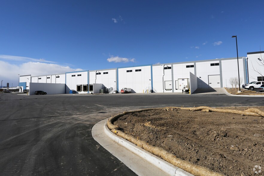 200 E 55th Ave, Denver, CO à louer - Photo du bâtiment - Image 3 de 8