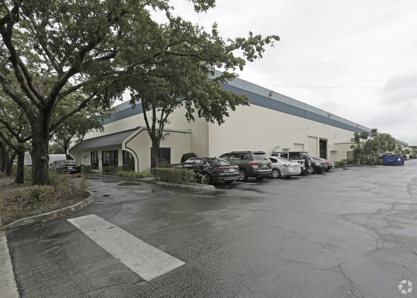 15801-15825 NW 15th Ave, Miami, FL for lease - Primary Photo - Image 1 of 12