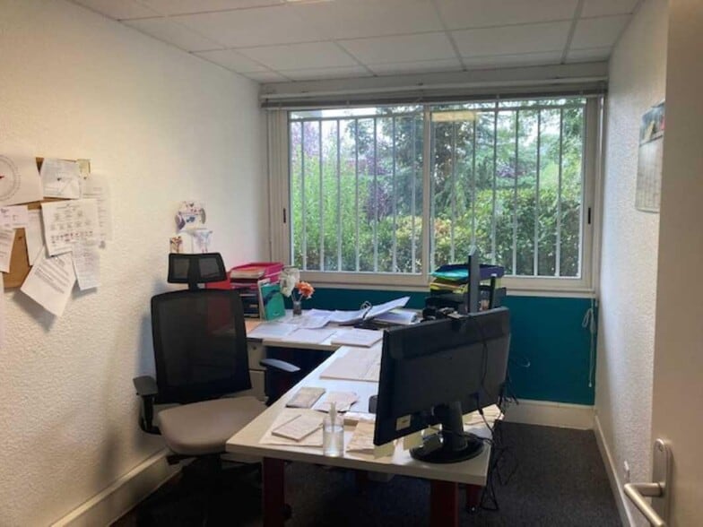 Bureau dans Eysines à louer - Photo intérieure - Image 2 de 11