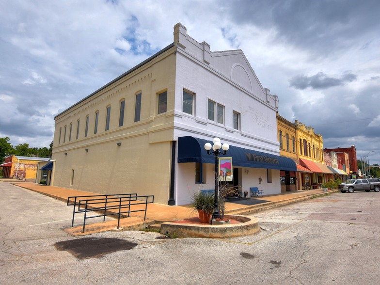 201 Main St, Smithville, TX for sale - Primary Photo - Image 1 of 1