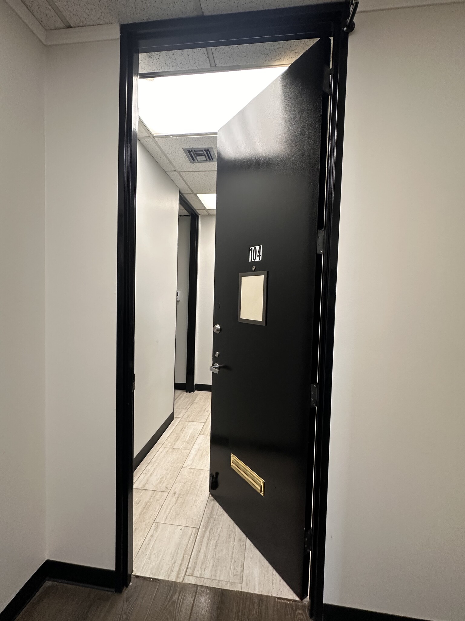 8121 Broadway St, Houston, TX for lease Interior Photo- Image 1 of 9