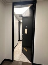 8121 Broadway St, Houston, TX for lease Interior Photo- Image 1 of 9