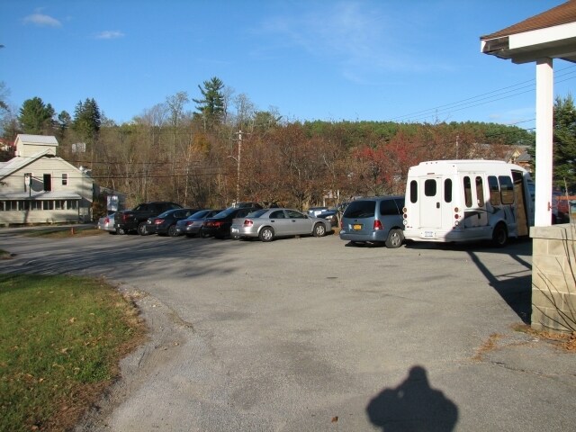 99 River St, Warrensburg, NY à vendre - Photo du bâtiment - Image 3 de 5