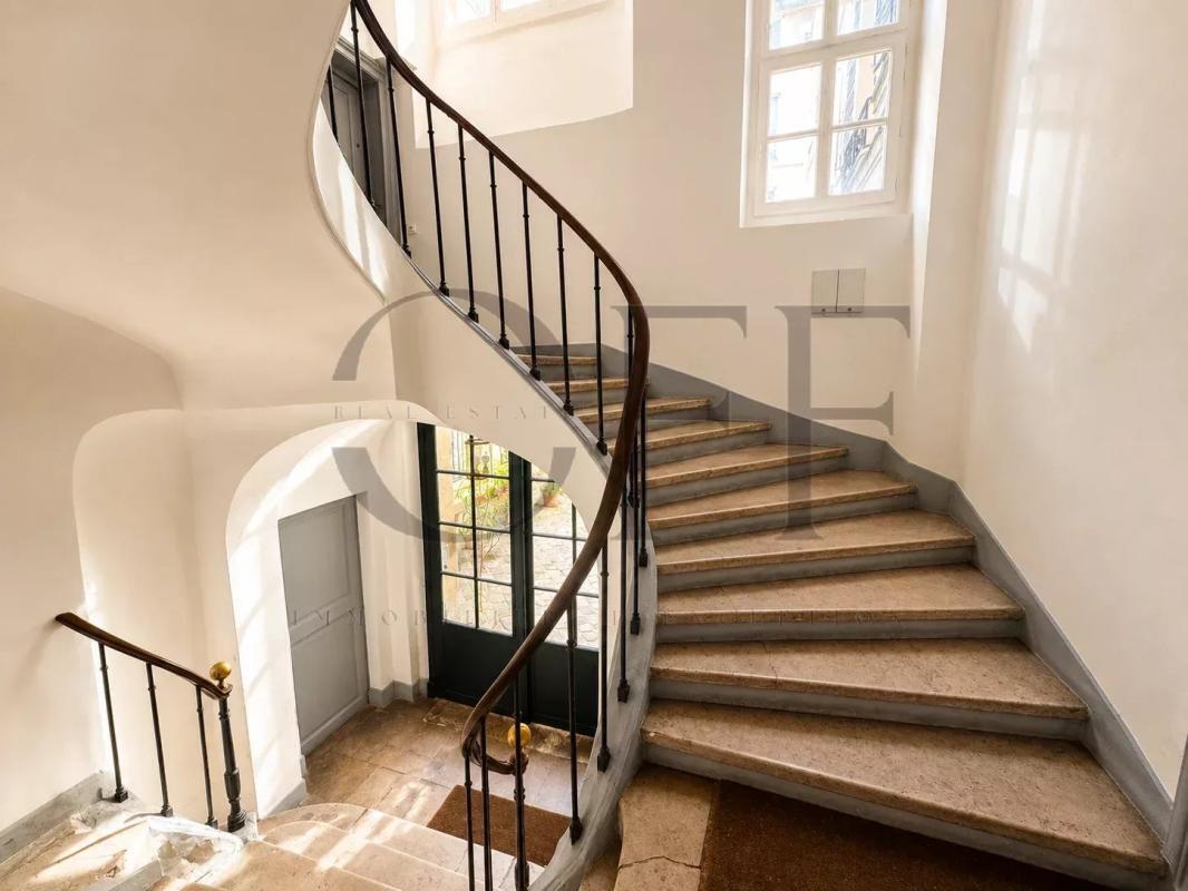 Office in Paris for sale Interior Photo- Image 1 of 4