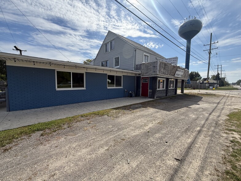 7245 Lakeshore Rd, Lexington, MI à vendre - Photo du bâtiment - Image 2 de 8