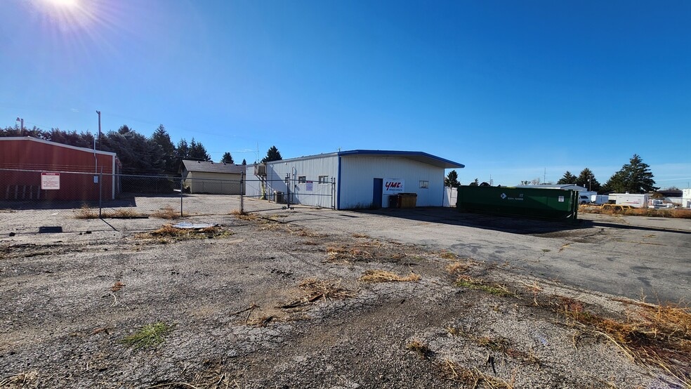2580 E Shoshone Dr, Idaho Falls, ID à louer - Photo du bâtiment - Image 2 de 12