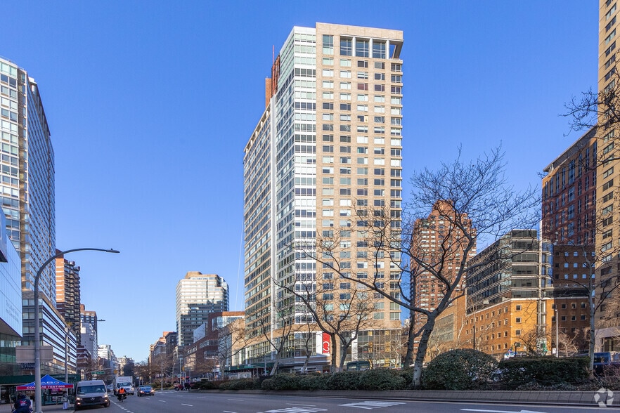 150 Columbus Ave, New York, NY for lease - Building Photo - Image 1 of 11