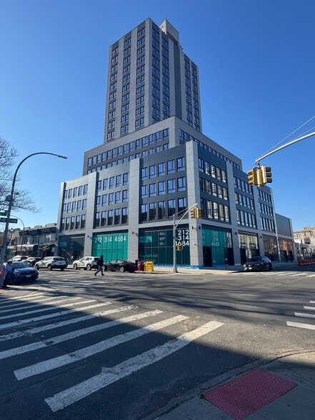 815 Kings Hwy, Brooklyn, NY for lease - Building Photo - Image 1 of 23