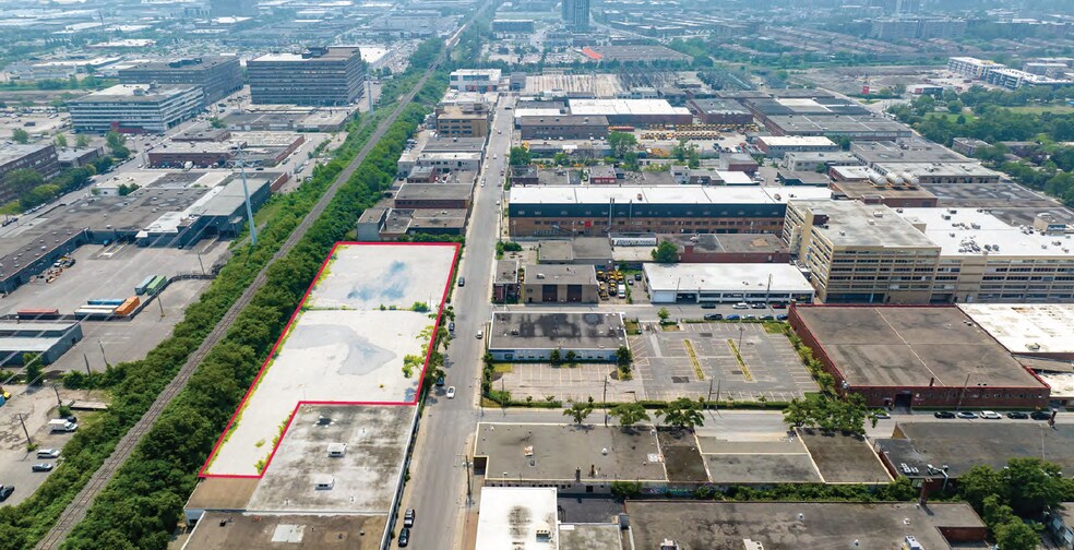 Rue de Port-Royal Ouest, Montréal, QC à vendre - Photo principale - Image 1 de 4