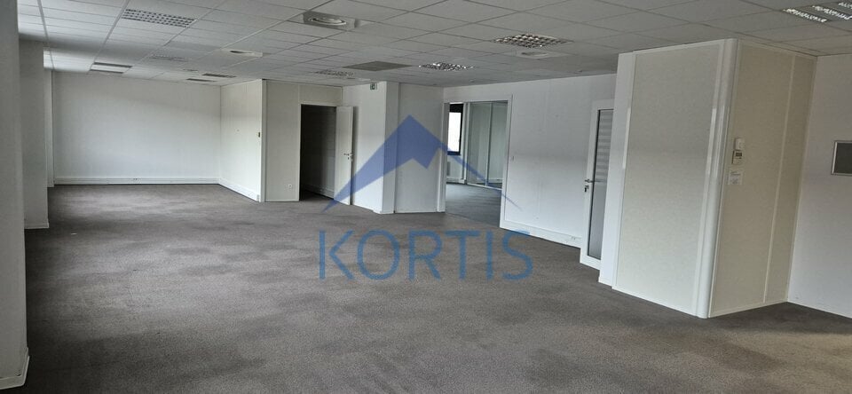 6 Rue De Bretagne, Saint-Quentin-Fallavier for lease - Interior Photo - Image 2 of 6