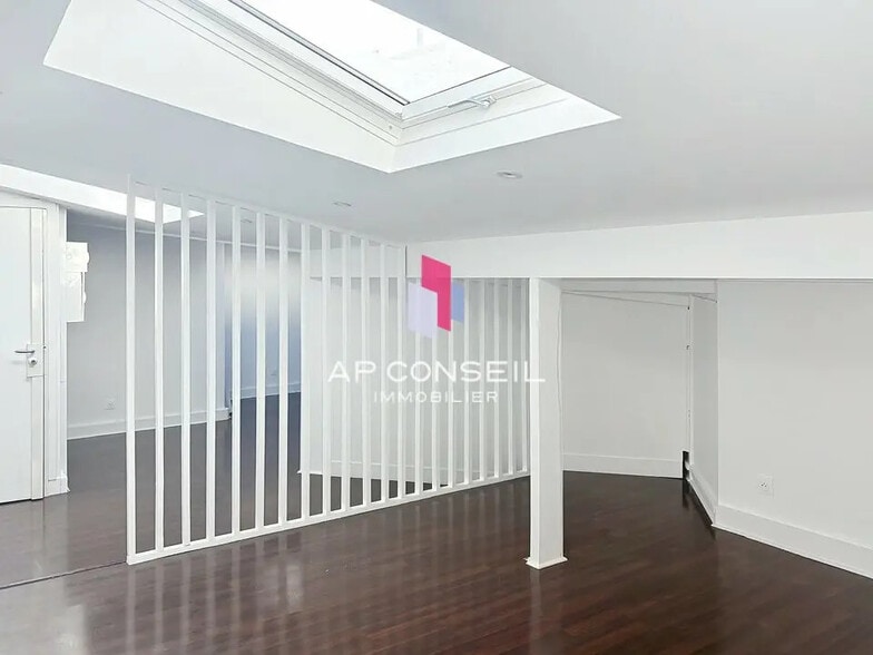 Office in Versailles for lease - Interior Photo - Image 3 of 10