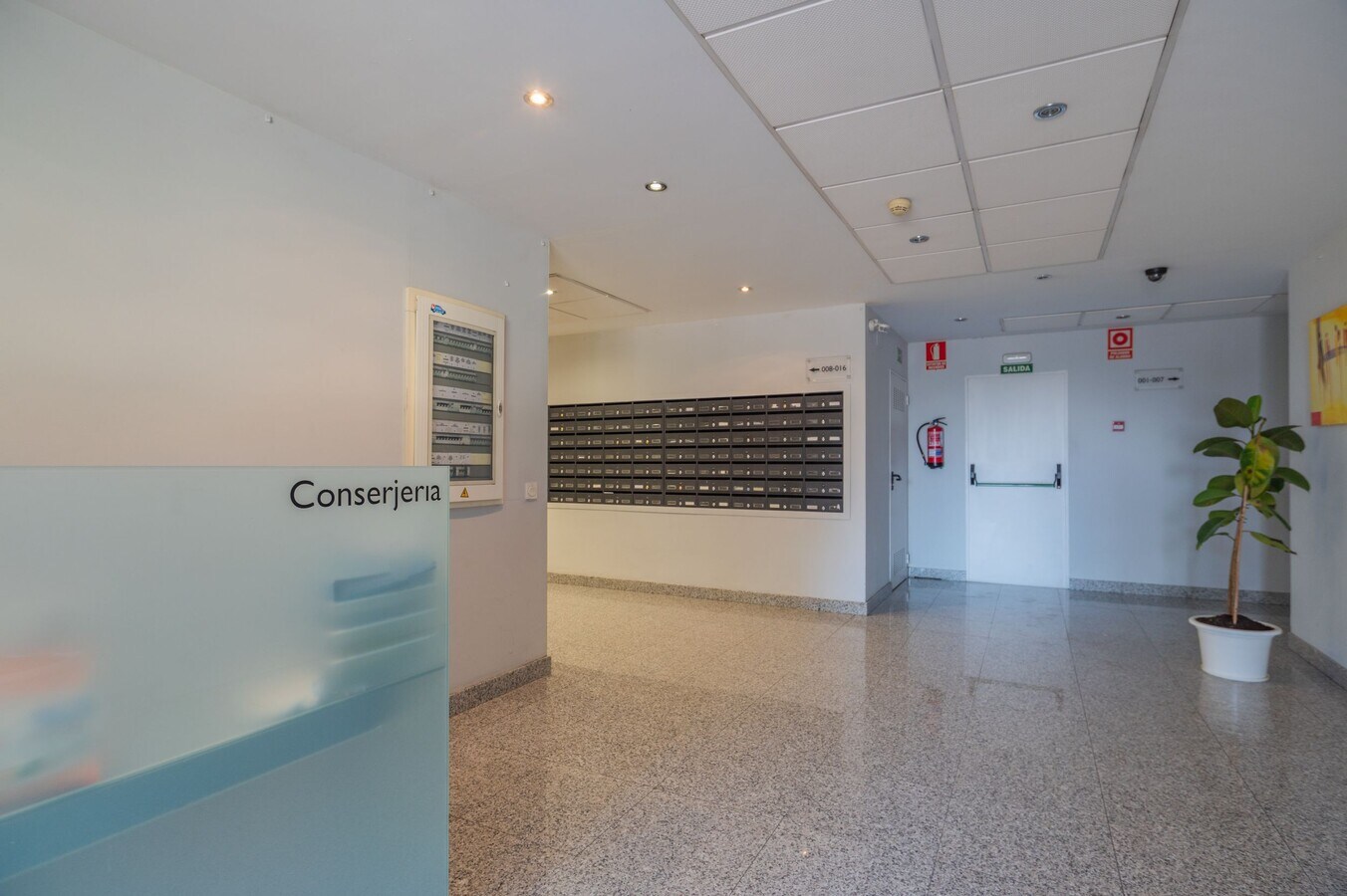 Alcorcón, MAD 28925 -  -  - Interior Photo - Image 2 of 31