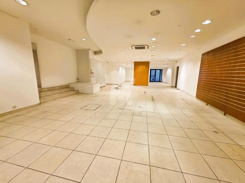 Commerce de détail dans Melun à louer - Photo intérieure - Image 2 de 6