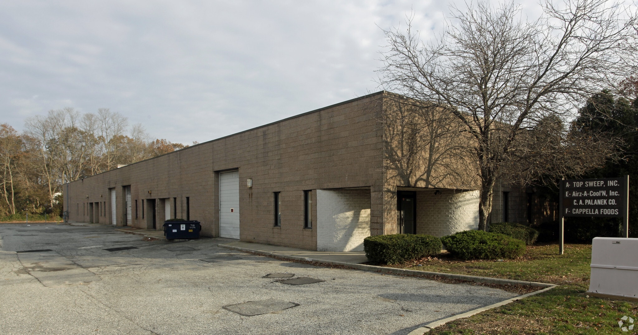 565 Acorn St, Deer Park, NY for lease Building Photo- Image 1 of 4