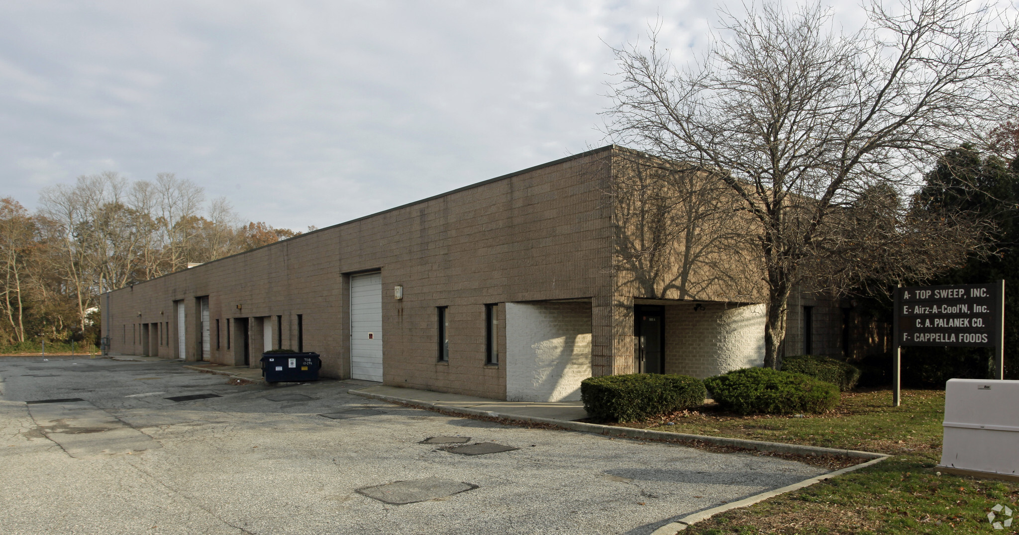 565 Acorn St, Deer Park, NY for lease Primary Photo- Image 1 of 4