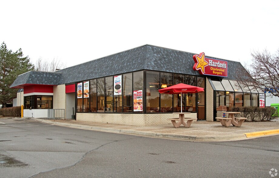 320 Main St W, Sleepy Eye, MN à louer - Photo du bâtiment - Image 2 de 11