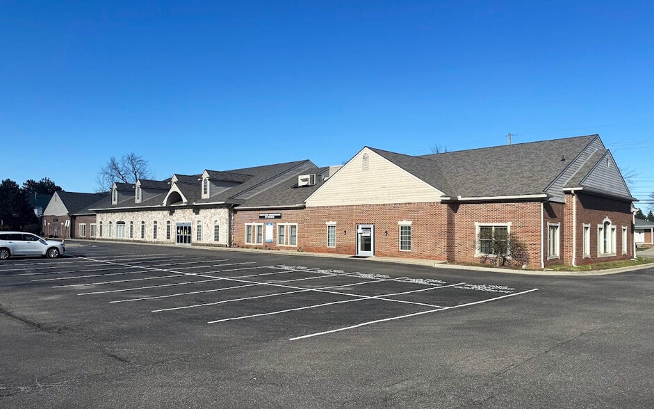 24715 Little Mack Ave, Saint Clair Shores, MI for lease - Building Photo - Image 2 of 12