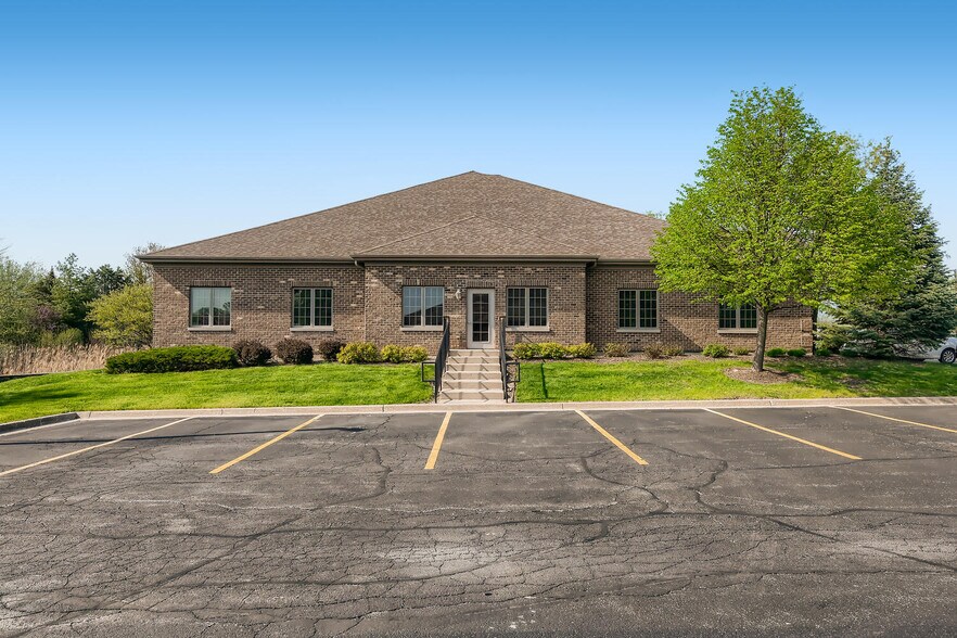 108 S Wynstone Park Dr, North Barrington, IL à louer - Photo du bâtiment - Image 3 de 28