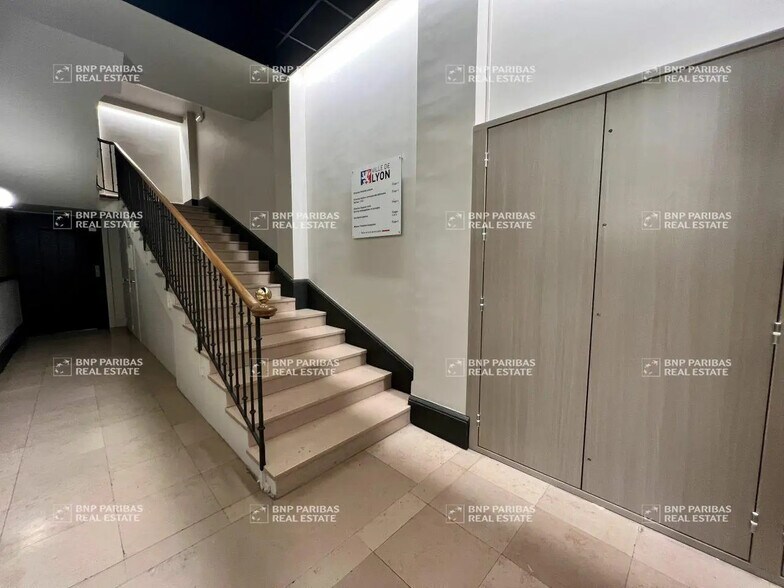 Bureau dans Lyon à louer - Photo du bâtiment - Image 2 de 5