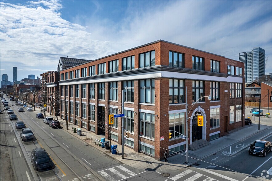 550-554 Queen St E, Toronto, ON à louer - Photo du bâtiment - Image 3 de 4