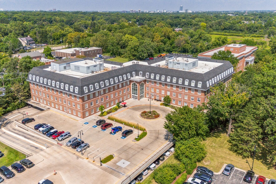 908 N Elm St, Hinsdale, IL for lease - Building Photo - Image 2 of 11