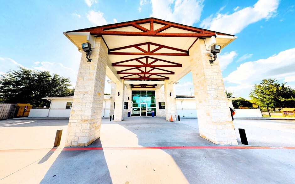 11825 Fallbrook Dr, Houston, TX à louer - Photo du bâtiment - Image 2 de 3