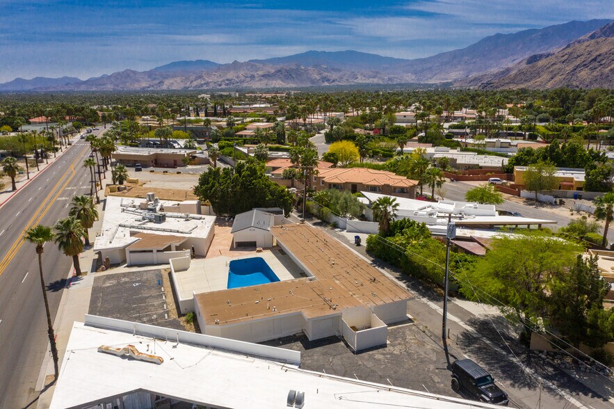 2249 N Palm Canyon Dr, Palm Springs, CA à vendre - Photo principale - Image 1 de 100