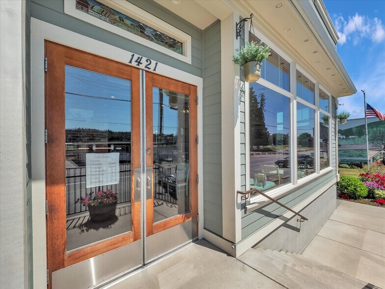 1421 Pioneer Hwy, Stanwood, WA à vendre - Photo du bâtiment - Image 2 de 33