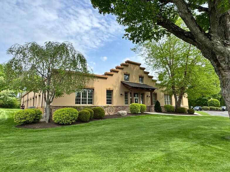 341 West St, Southington, CT à vendre - Photo du bâtiment - Image 1 de 9