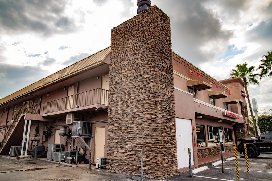 1000-1042 S Military Trl, West Palm Beach, West Palm Beach, FL for sale - Building Photo - Image 3 of 9