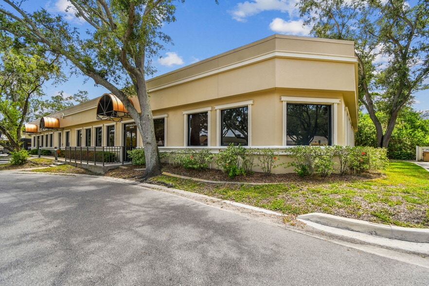 10901 Danka Cir N, Saint Petersburg, FL for sale - Building Photo - Image 3 of 99