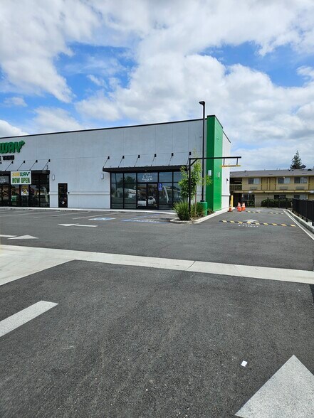 4170 E Waterloo Rd, Stockton, CA à louer - Photo du bâtiment - Image 3 de 3