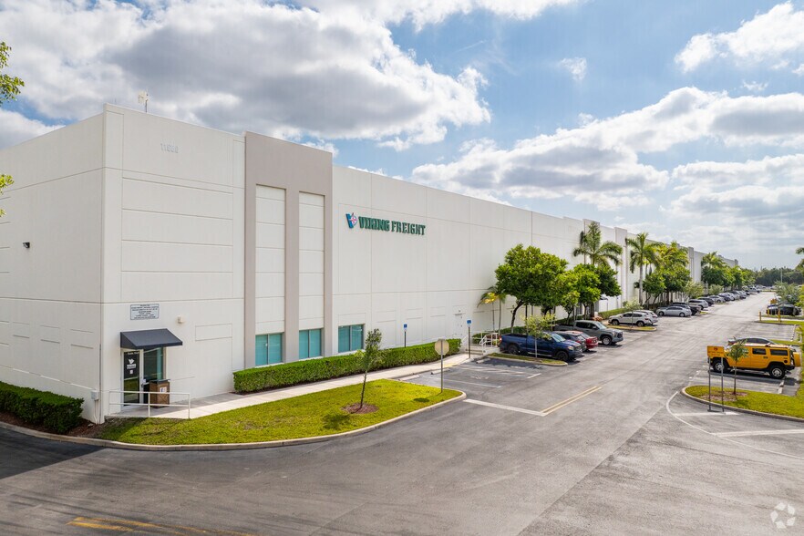 11600 NW 91st St, Miami, FL à louer - Photo du bâtiment - Image 1 de 9