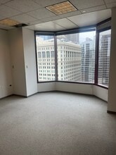 425 S Financial Pl, Chicago, IL for lease Building Photo- Image 2 of 2