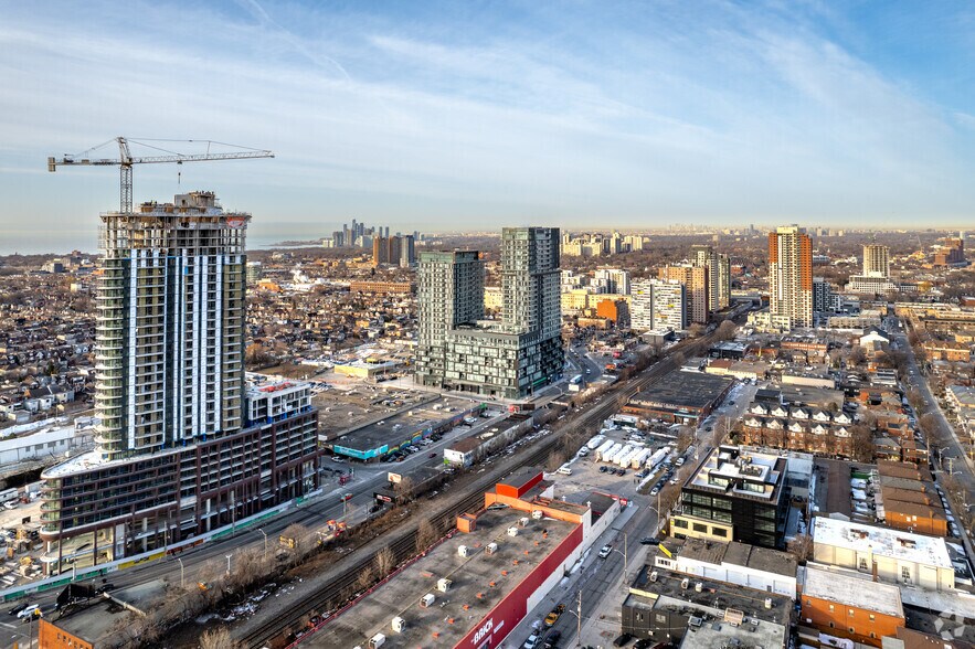1245 Dupont St, Toronto, ON à louer - Aérien - Image 2 de 13