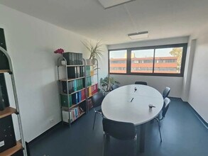 3 Allée Des Garays, Palaiseau for lease Interior Photo- Image 1 of 8