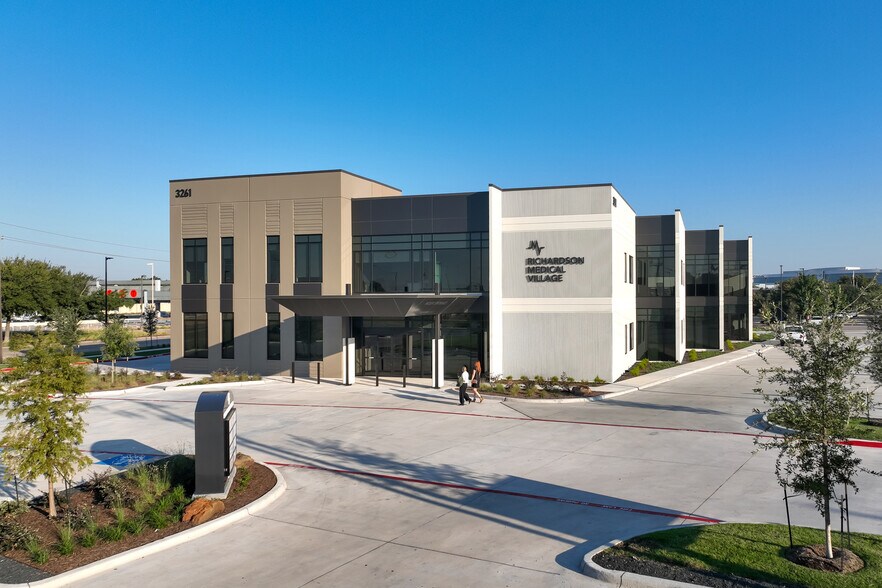 3261 E. President George Bush Hwy, Richardson, TX à louer - Photo principale - Image 1 de 6