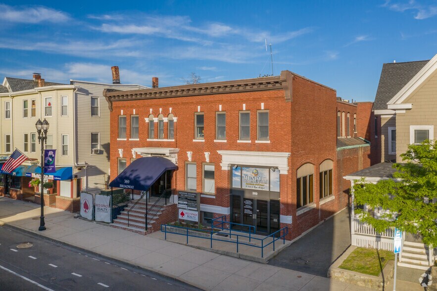 369 Broadway, Everett, MA à louer - Photo du bâtiment - Image 2 de 4