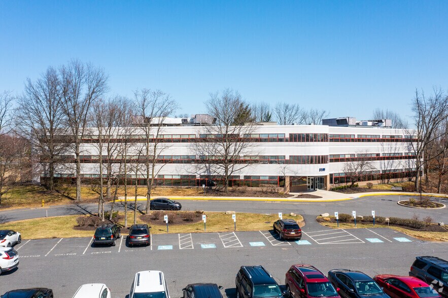 5100 W Tilghman St, Allentown, PA à louer - Photo du bâtiment - Image 1 de 4