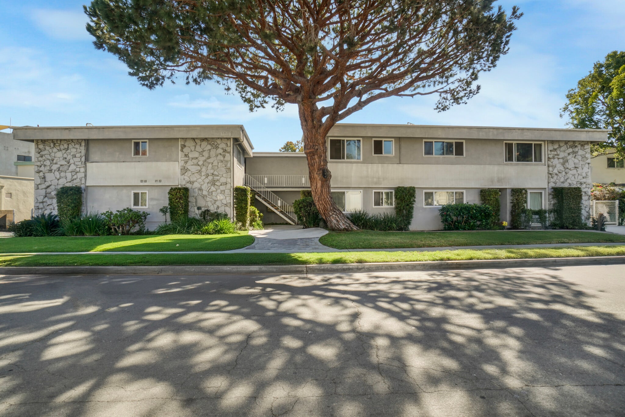 18216 Kingsdale Ave, Redondo Beach, CA for sale Primary Photo- Image 1 of 19