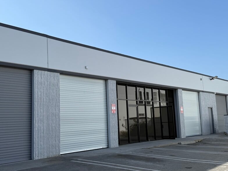 7020 Hayvenhurst Ave, Van Nuys, CA for lease - Building Photo - Image 2 of 3