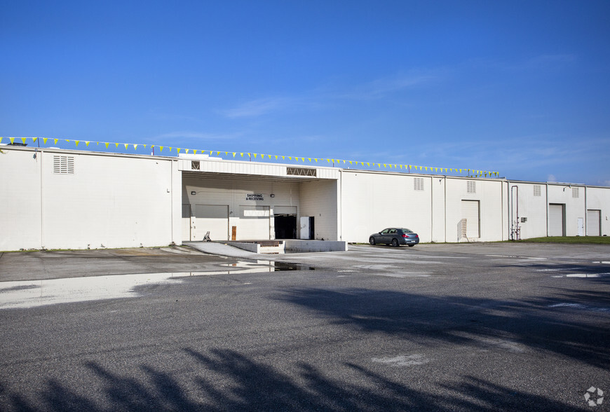 11801 28th St N, Saint Petersburg, FL for lease - Building Photo - Image 2 of 3