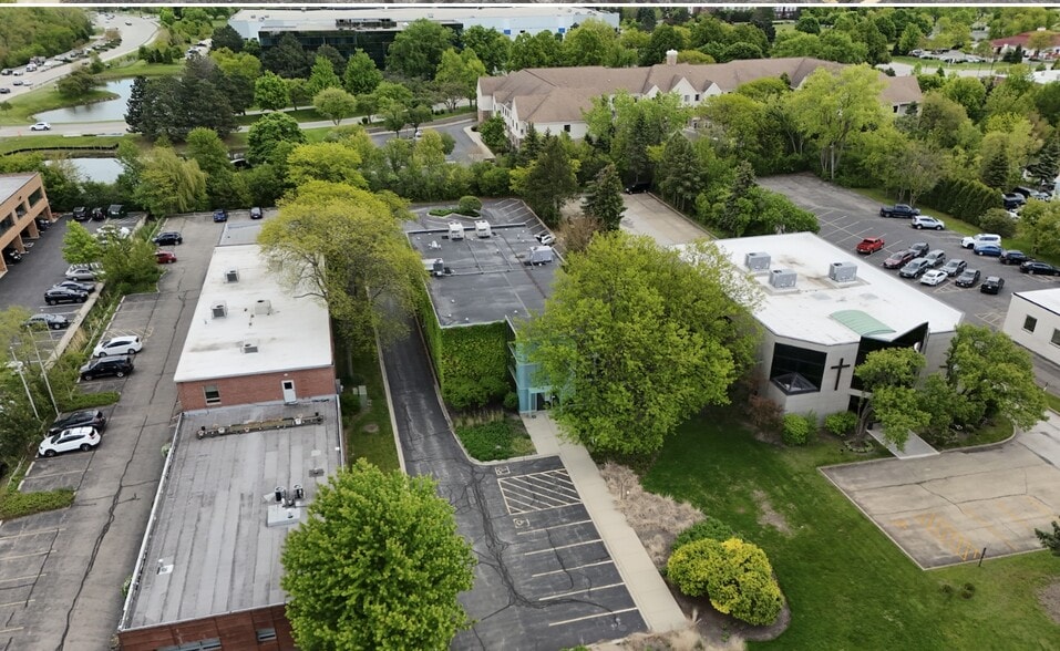 105 Schelter Rd, Lincolnshire, IL for lease - Building Photo - Image 2 of 2