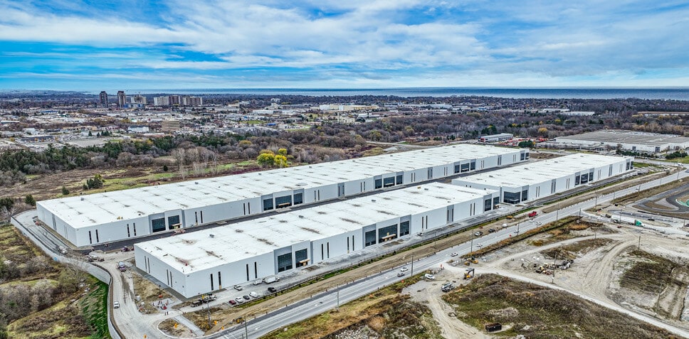 321 Church St S, Ajax, ON à louer - Photo du bâtiment - Image 3 de 9